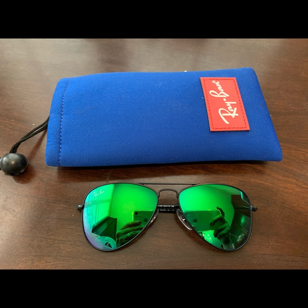 4 pairs of Various Ray ban sunglasses for kids